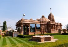 What is Shri Navpad Ayambil Oli?